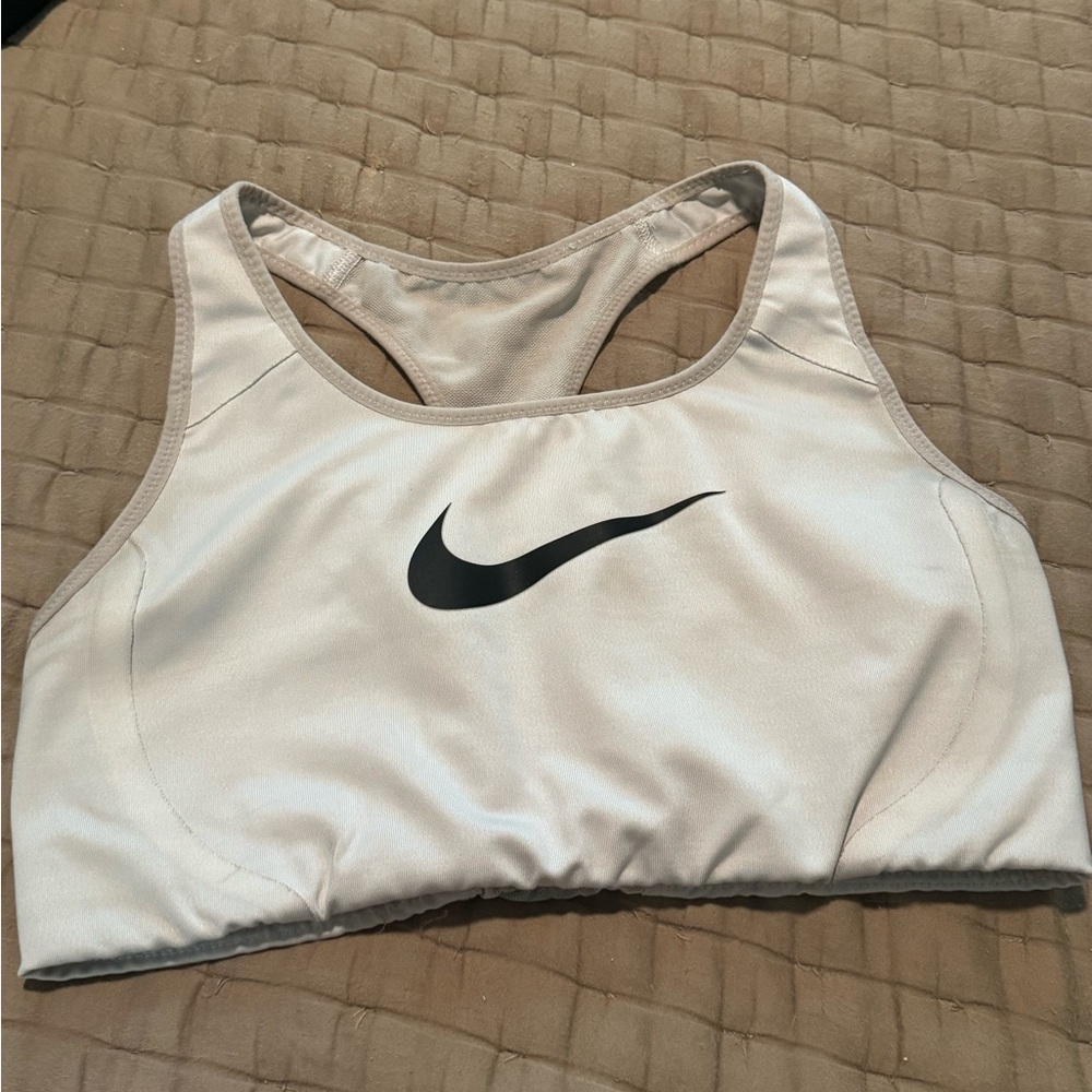 Nike women’s sports bra size M